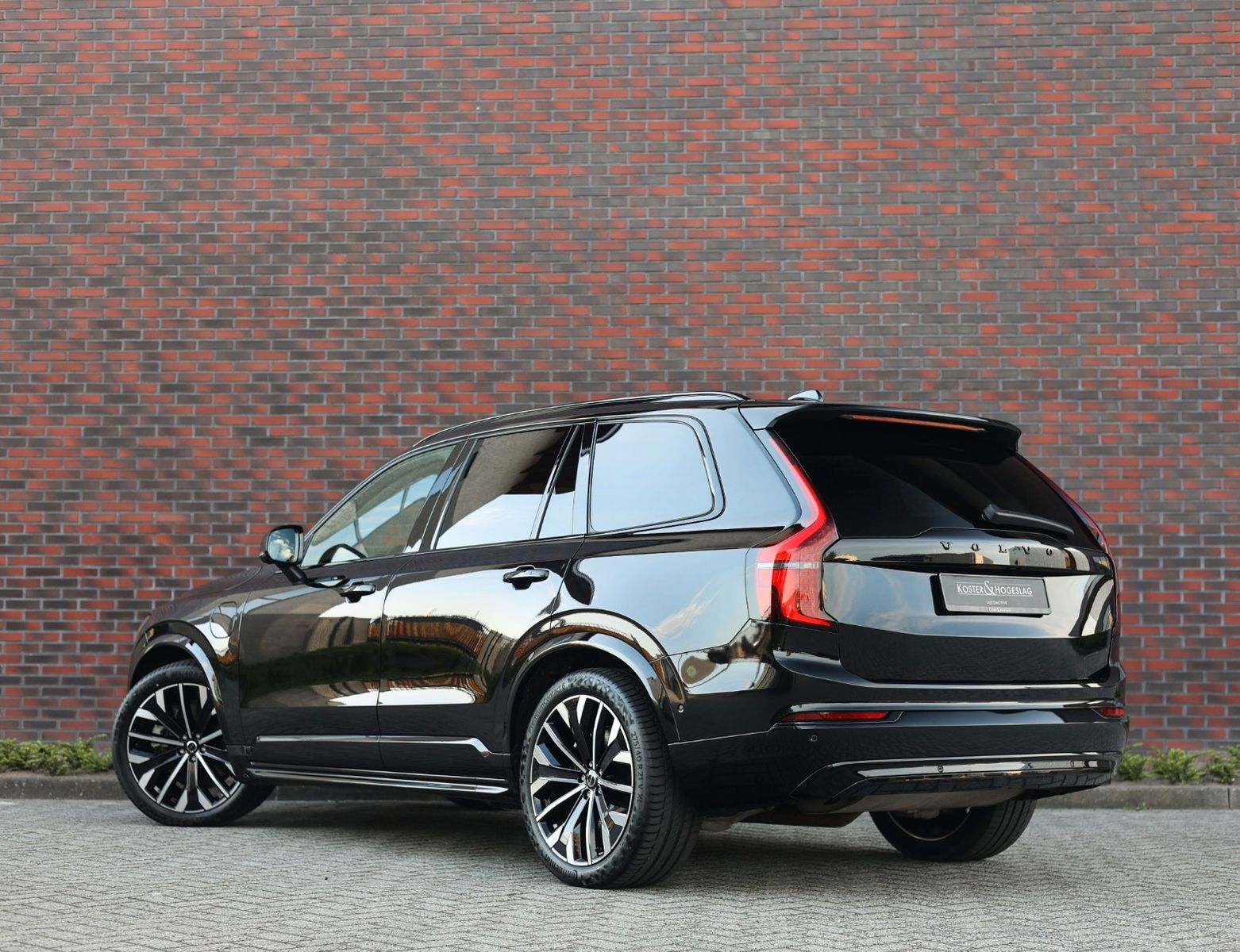 Volvo XC90 T8 AWD Plus Dark | Pano - AHK - B&W imagem 2