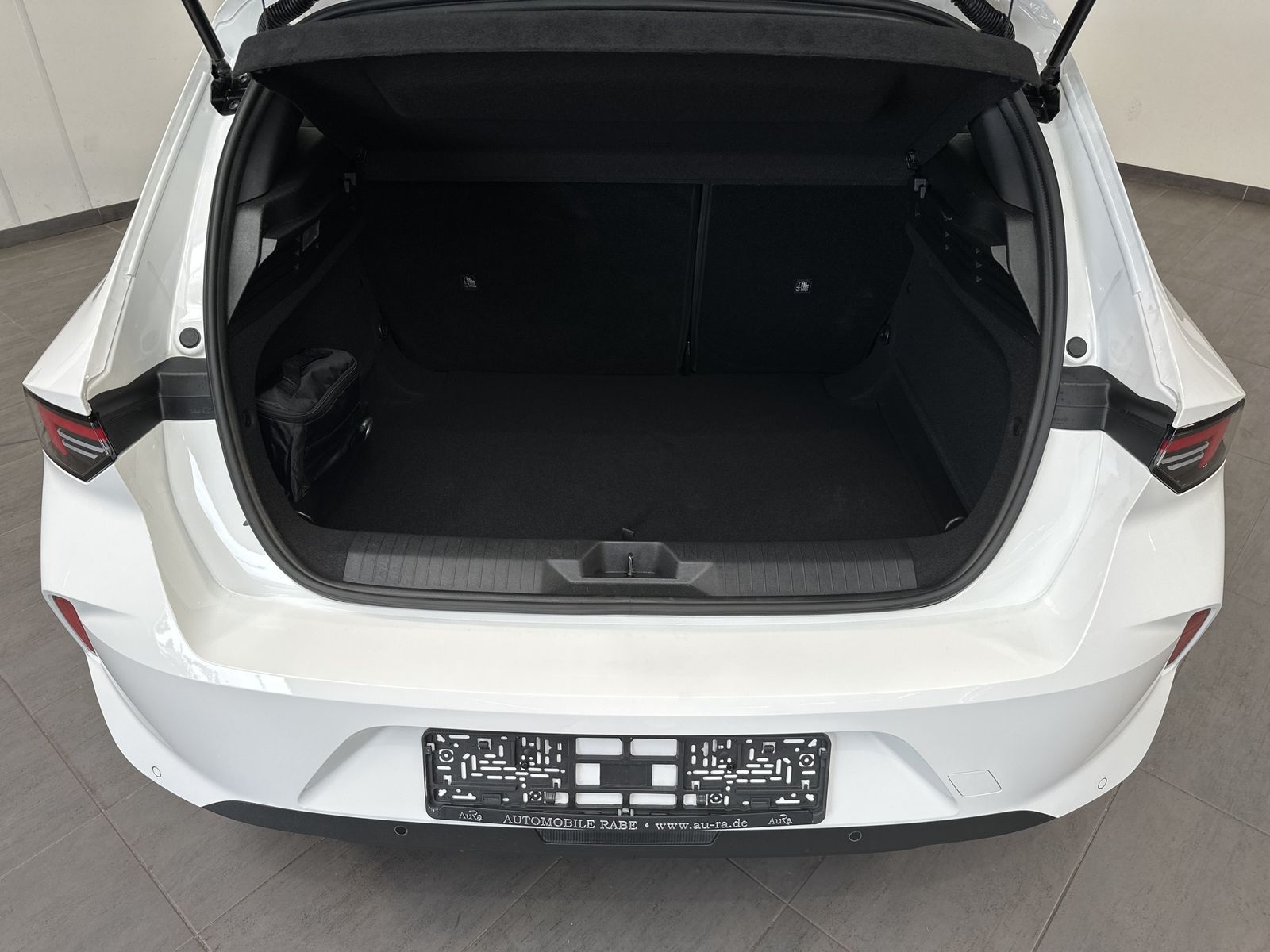 Fahrzeugabbildung Opel Astra Limousine 1.5 D Enjoy AT NAV+LED+VCOCK+PP