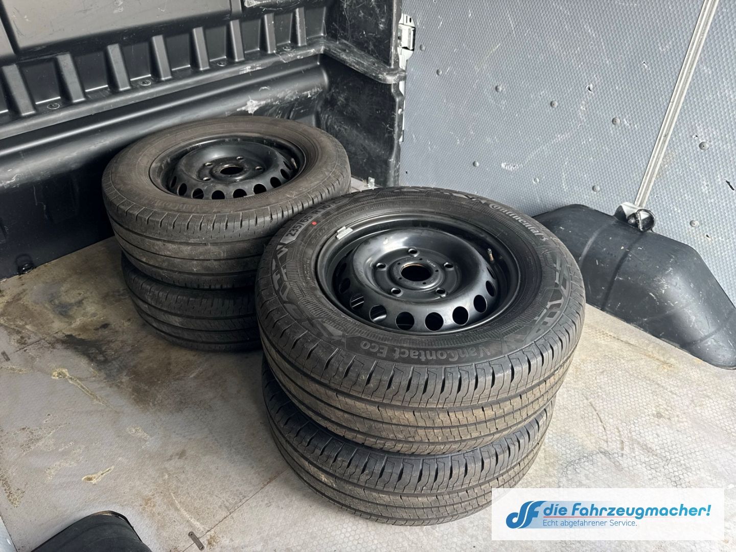 Fahrzeugabbildung Ford Transit Kasten 350 L3 Trend 2.0 MIXTO AHK CarPla