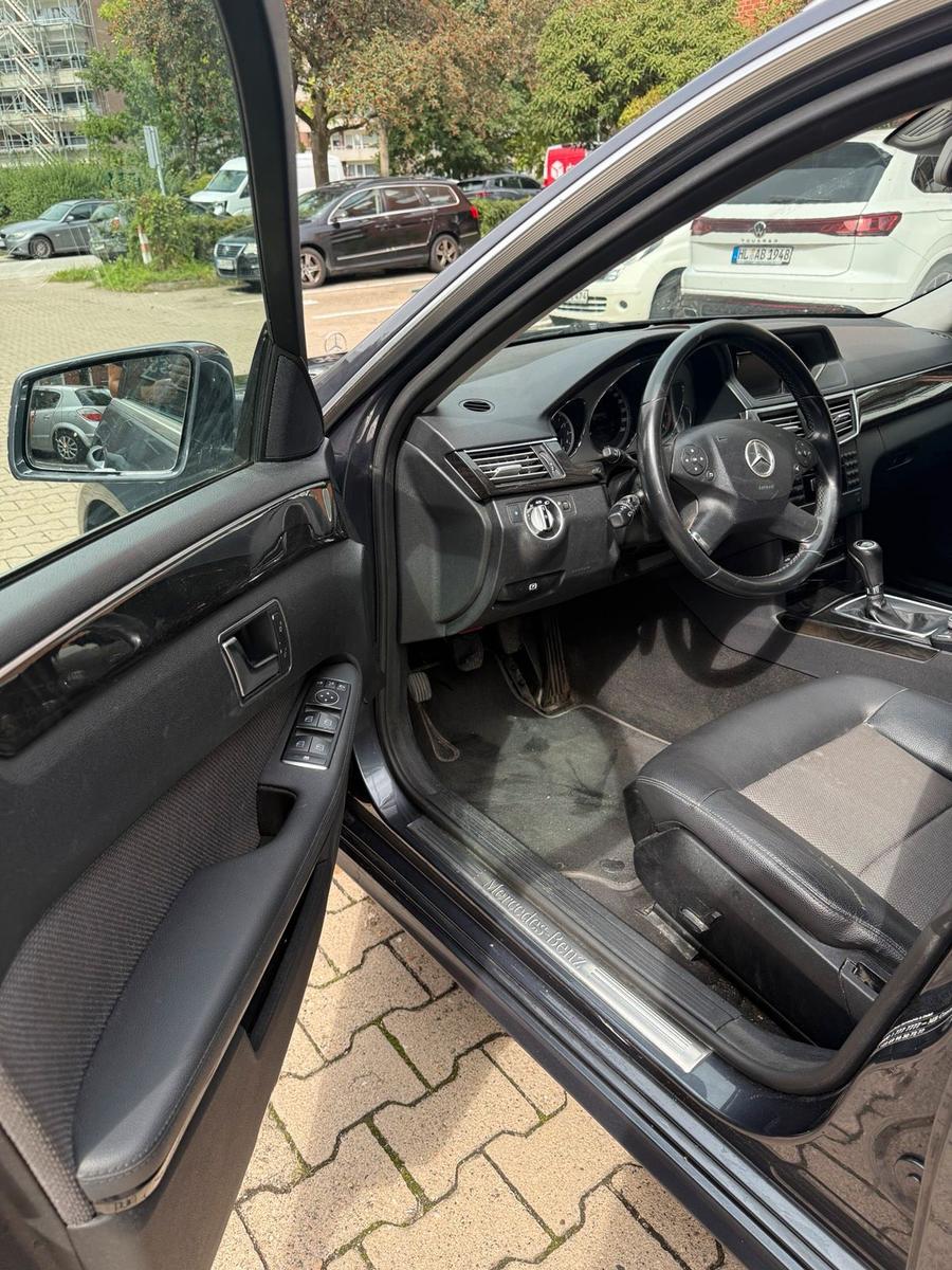 Mercedes-Benz E200 2011 — photo 8