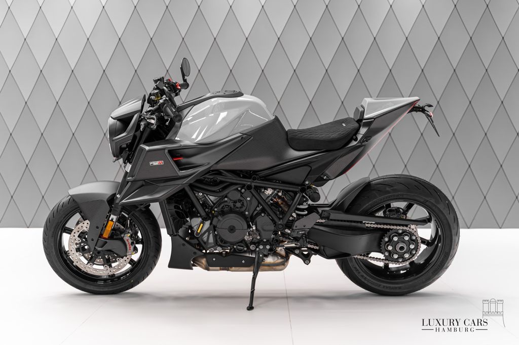 BRABUS 1300 R Edition 23 in STEALTH GRAY - Bild 4