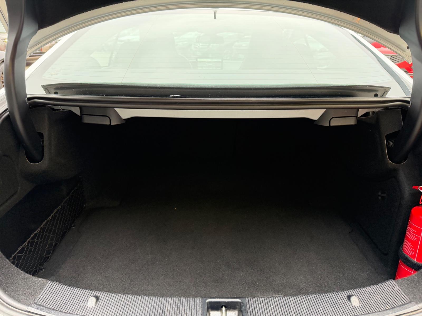 Mercedes-Benz E 200 E Coupe/LEDER/LED/KAMERA/2.HAND/TEMPOMAT