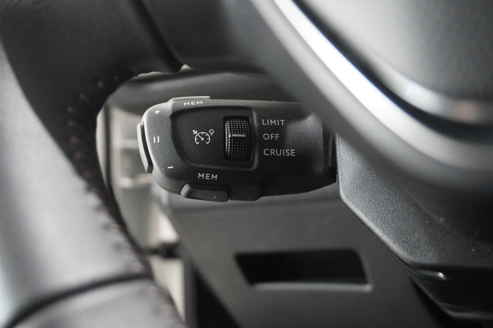 Peugeot 3008 Hybrid PHEV ALLURE NAVI/LED/KAMERA/SHZ/AHK