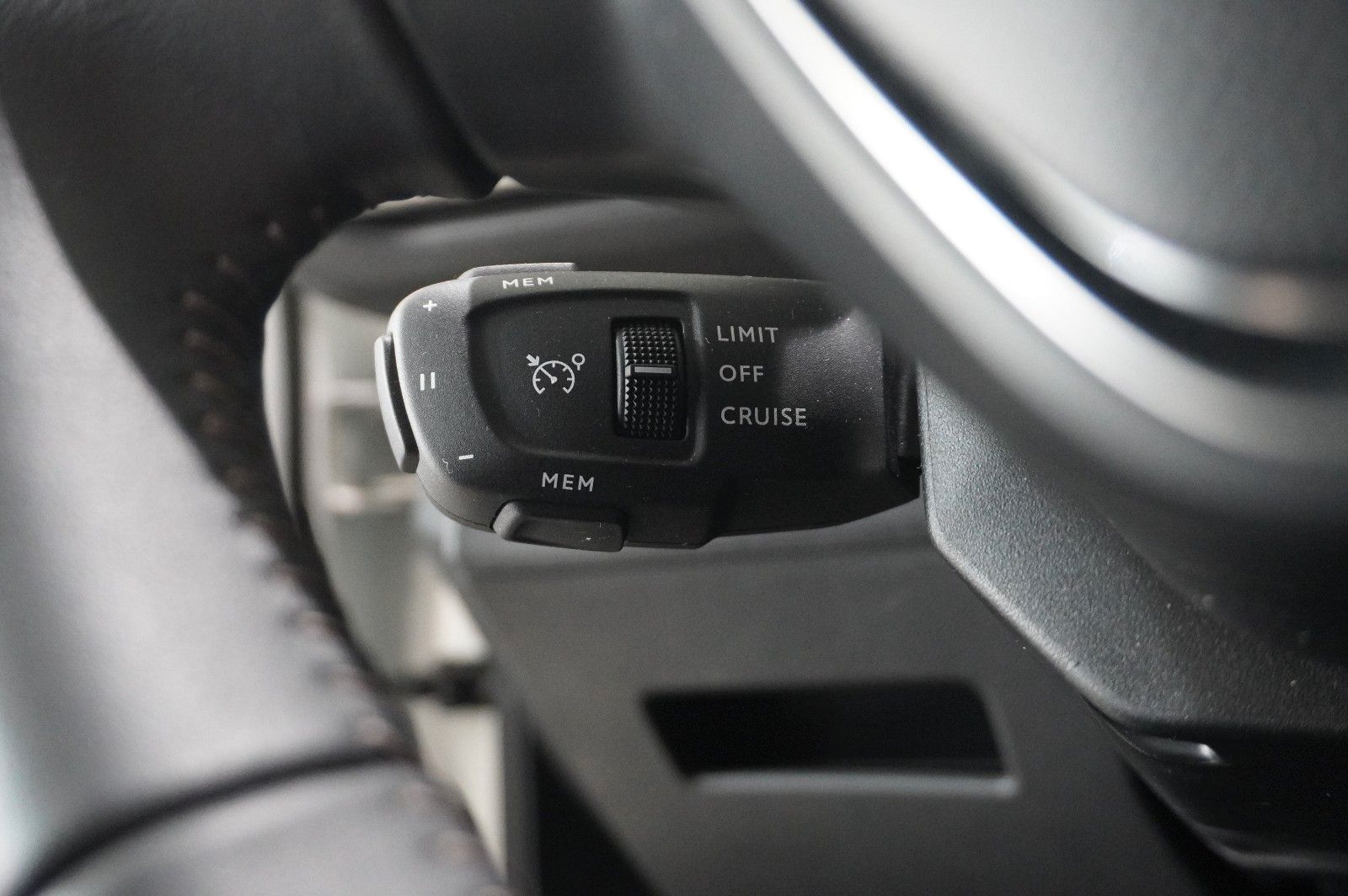 Fahrzeugabbildung Peugeot 3008 Hybrid PHEV ALLURE NAVI/LED/KAMERA/SHZ/AHK