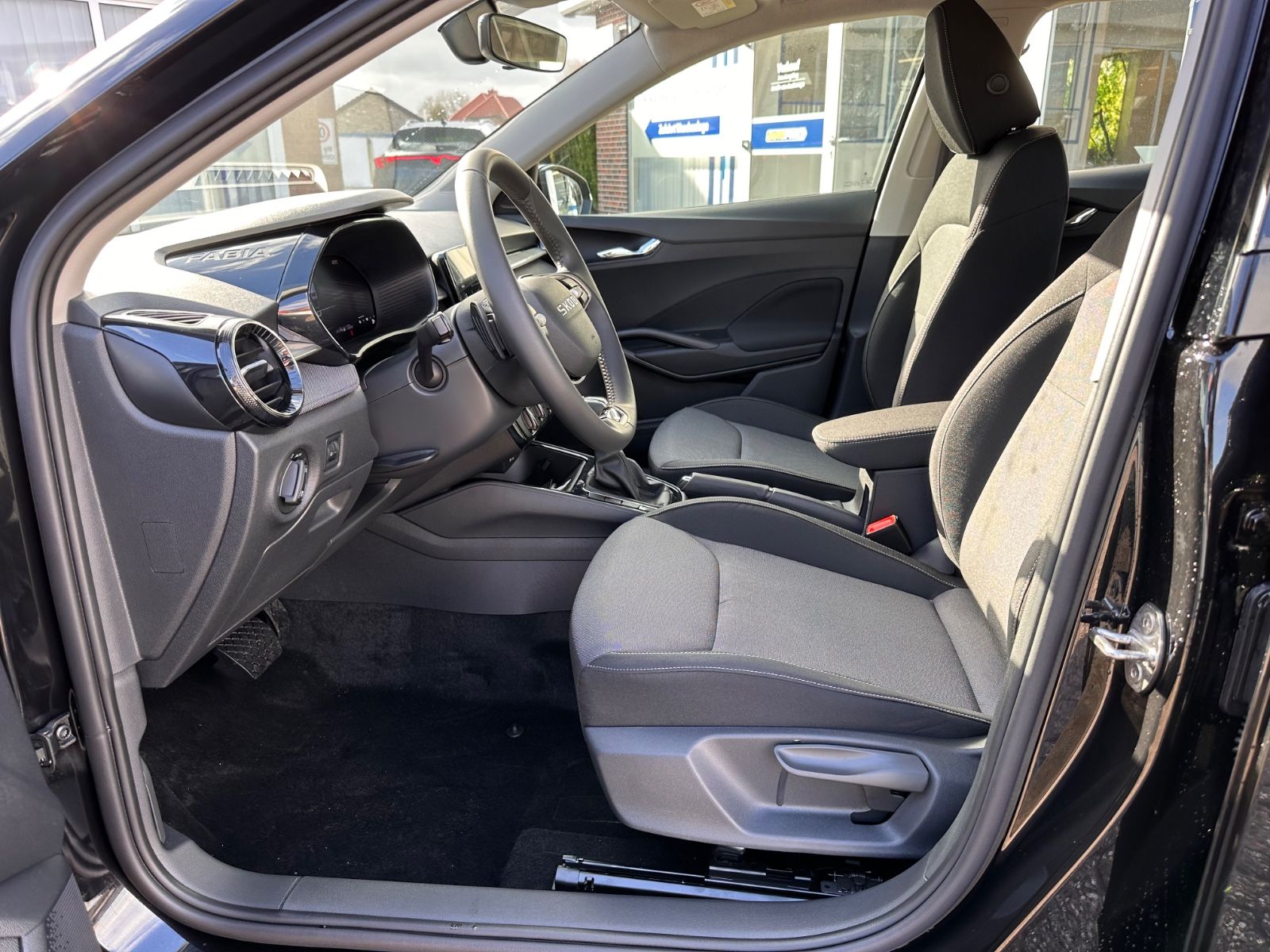 Fahrzeugabbildung SKODA Fabia Selection 1.0 TSI DSG LED/GRA/SHZG/APP