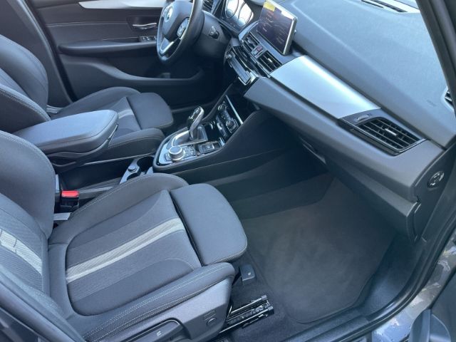 Fahrzeugabbildung BMW 218 Active Tourer d Adnantage Autom. Navi, Einpa