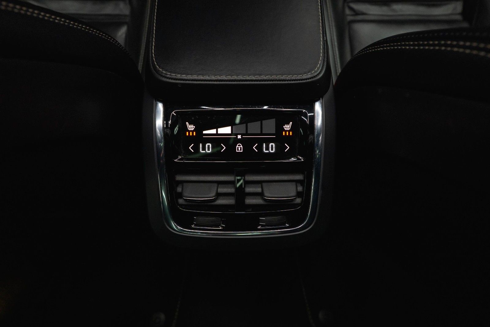 Fahrzeugabbildung Volvo XC90 R Design AWD Night-Paket | ACC | PANO | LED
