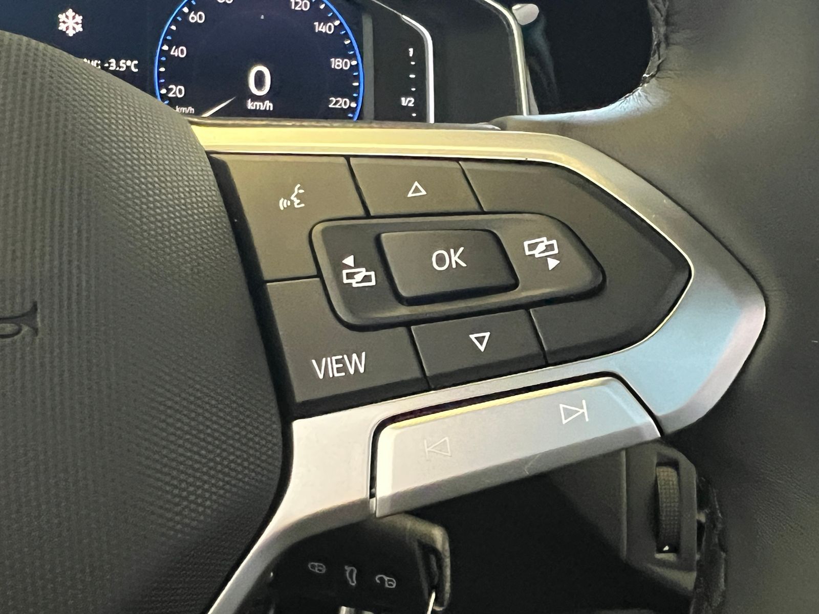 Fahrzeugabbildung Volkswagen Taigo R-Line 1.5 TSI DSG *AHK, Navi, "IQ.DRIVE"*
