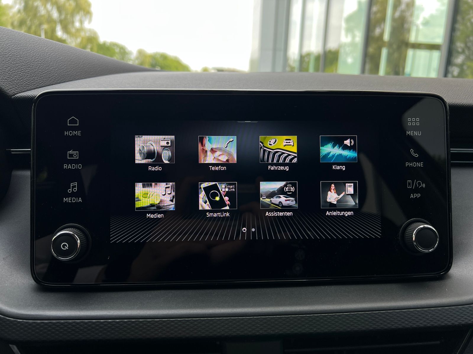 Fahrzeugabbildung SKODA Kamiq Essence 1.0 TSI DSG *Vorb. AHK, LED, Sitzh