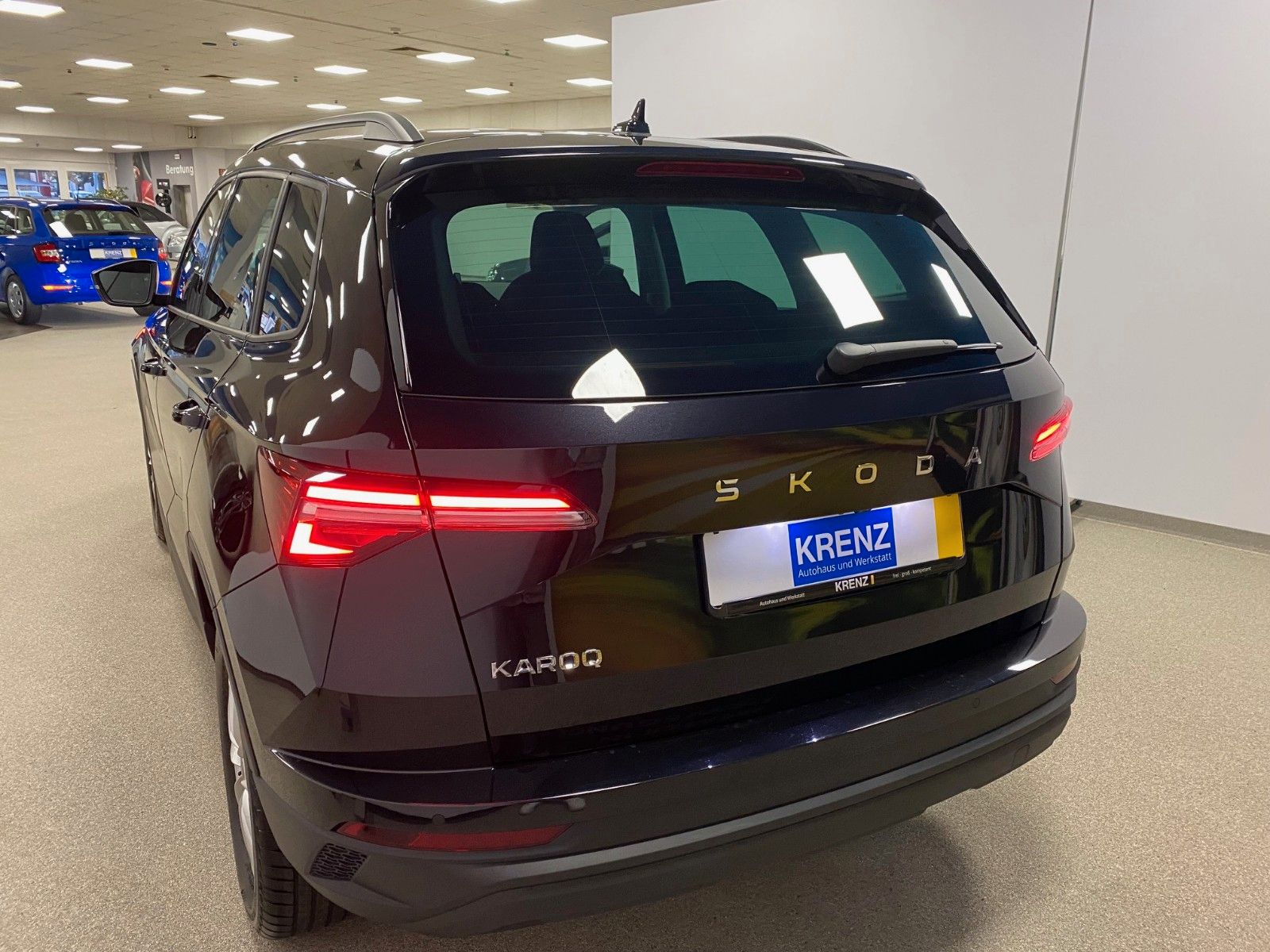 Fahrzeugabbildung SKODA Karoq 1.5 TSI DSG Selection+AHK+KAMERA+16"ALU+BC
