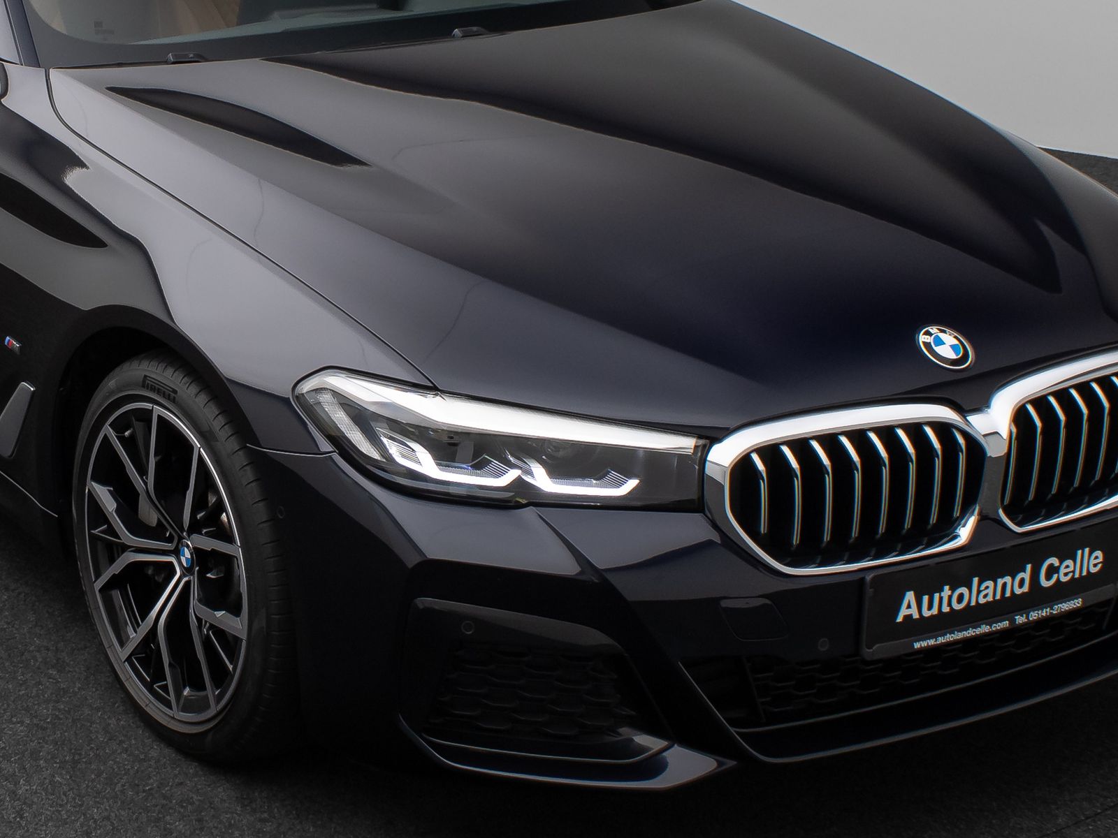 Fahrzeugabbildung BMW 530i M Sport Panorama Kamera DAB HiFi AHK Alarm