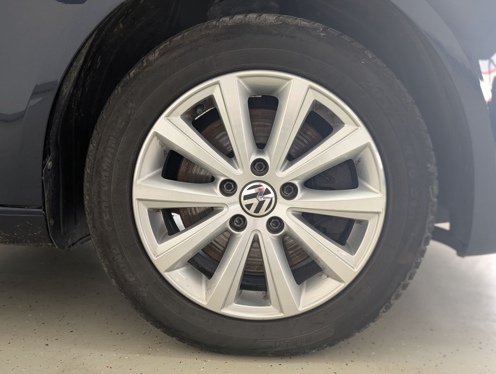 Fahrzeugabbildung Volkswagen Touran 2.0 TDI Highline PANO AHK PDC APP XENON