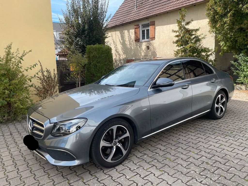 Image of Mercedes-Benz E 220