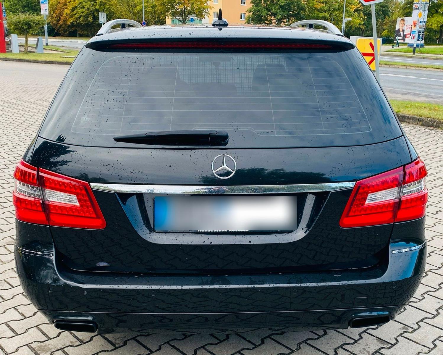 Mercedes-Benz E220 2011 — engine 170 HP (125kW)