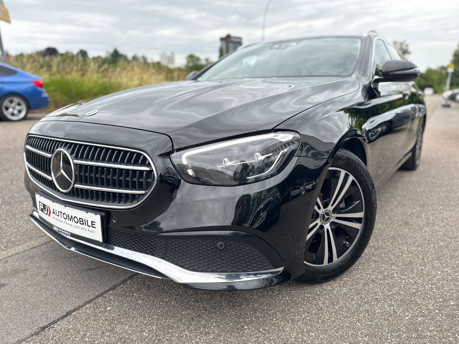 MERCEDES-BENZ E 220 d T-Modell Avantgarde Navi LED ACC AHK 1.H