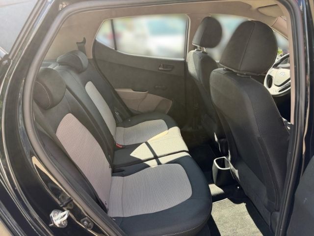 Fahrzeugabbildung Hyundai i10 Classic Soundsystem Klimaautom Allwetterreif