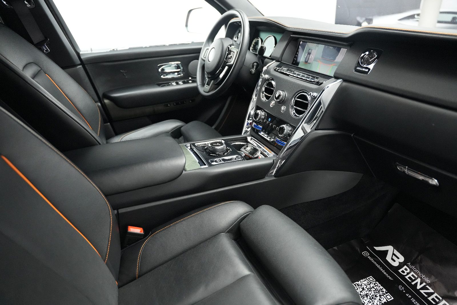 Fahrzeugabbildung Rolls-Royce Cullinan/NOVITEC/WIDEBODY/24''/FOND-TV/STERNEHIM