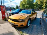 Ford Mustang Cabrio 2010 Sunset Gold Metallic - Ford Mustang Gebrauchtwagen in Hamburg