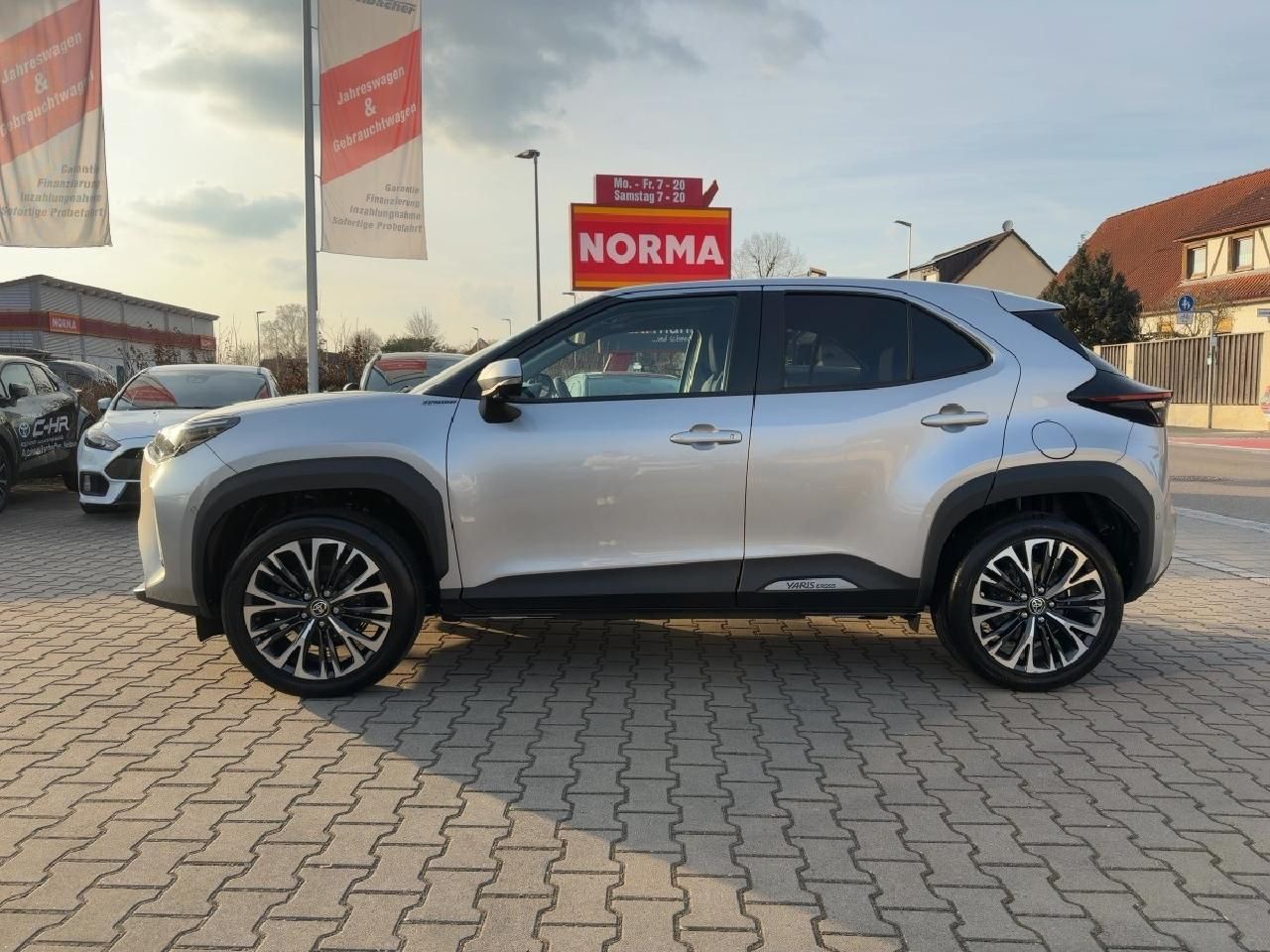 Fahrzeugabbildung Toyota Yaris Cross 1,5 Hybrid Elegant*NAVI *PDC *Pano*