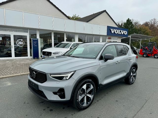 Volvo XC40 B3 DCT Plus Dark