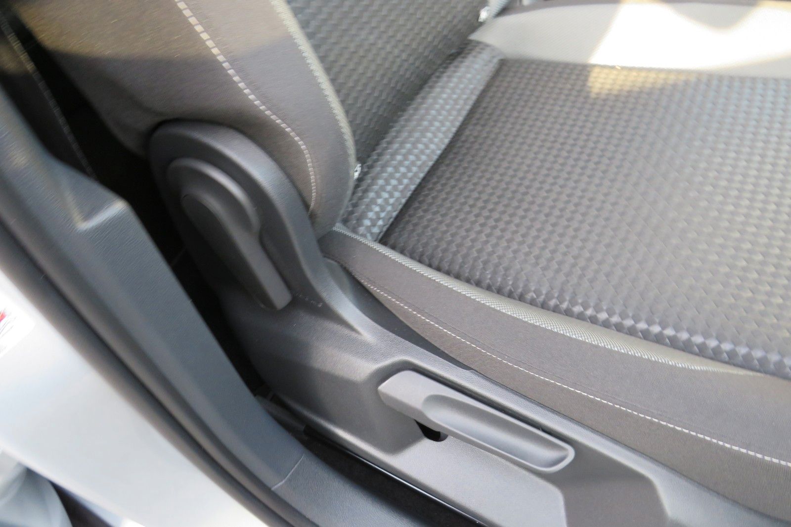 Fahrzeugabbildung Volkswagen T-Cross Active ACC NAVI APP GJ SITZH. PDC 1HD