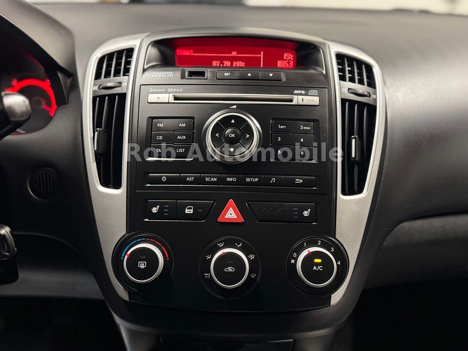 Kia cee'd 2011 — photo 21