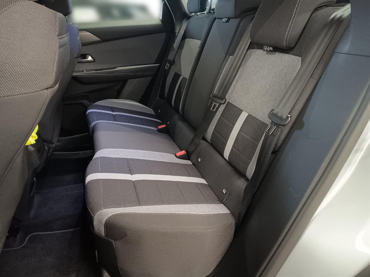 Fahrzeugabbildung Opel Grandland MildHybrid 107KW AT