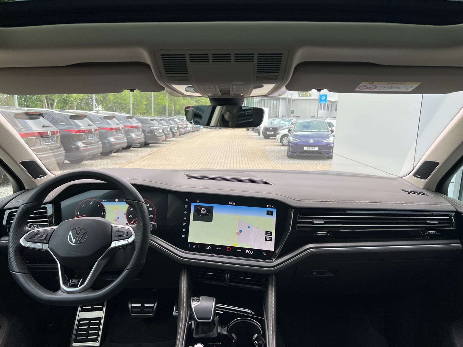 Fahrzeugabbildung Volkswagen Touareg R-Line 3.0 TDI 4MOTION *AHK, BlackStyle,