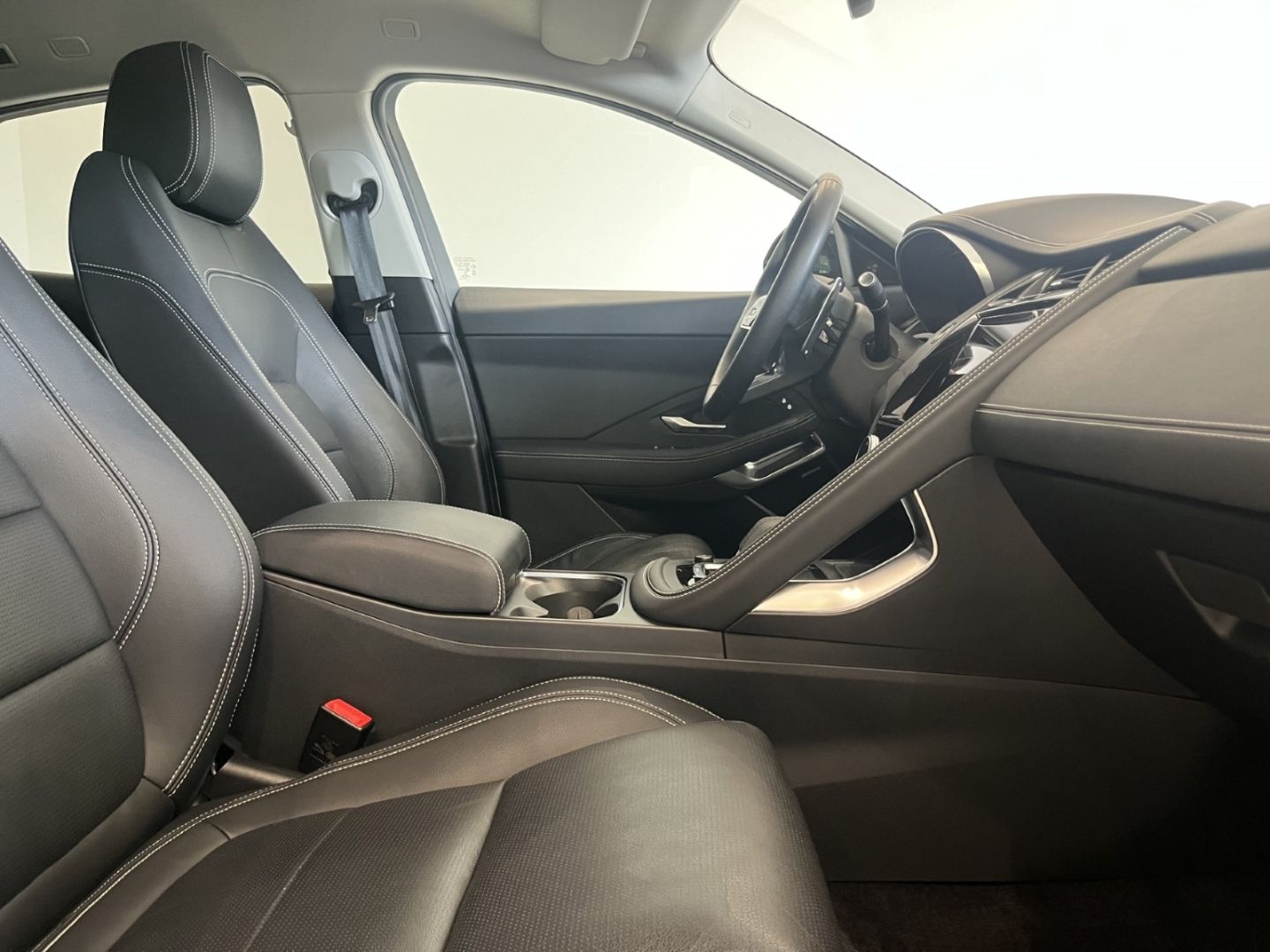 Fahrzeugabbildung Jaguar E-Pace D200 R-Dynamic SE AWD HUD/AHK elk.