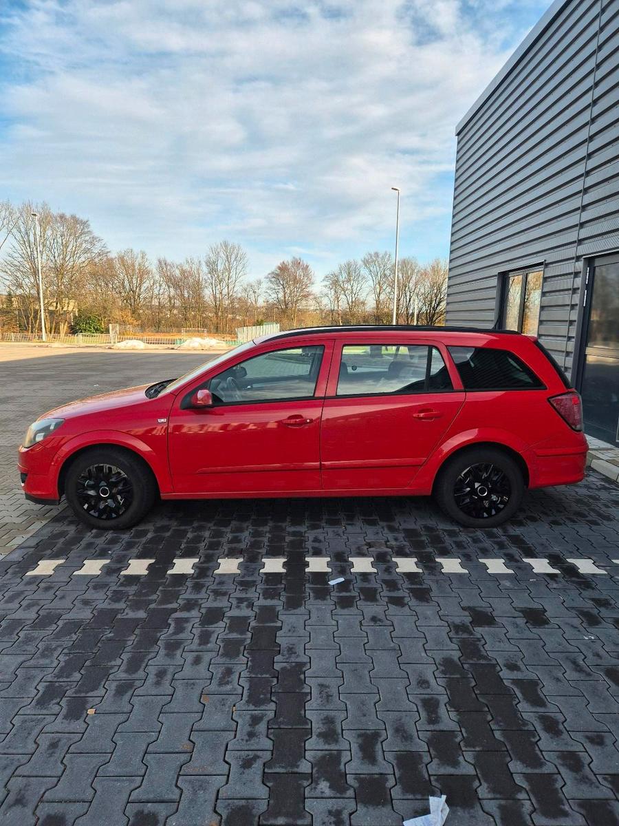 Opel Astra 2005 — салон