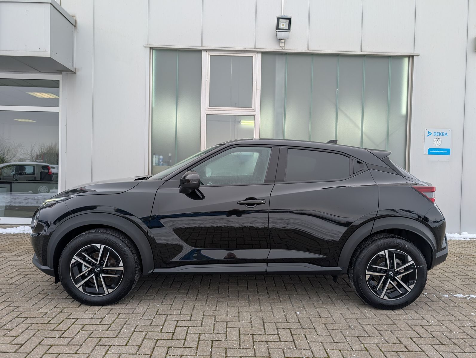 Fahrzeugabbildung Nissan Juke 1.0 DIG-T N-CONNECTA AUTOMATIK WINTERPAKET