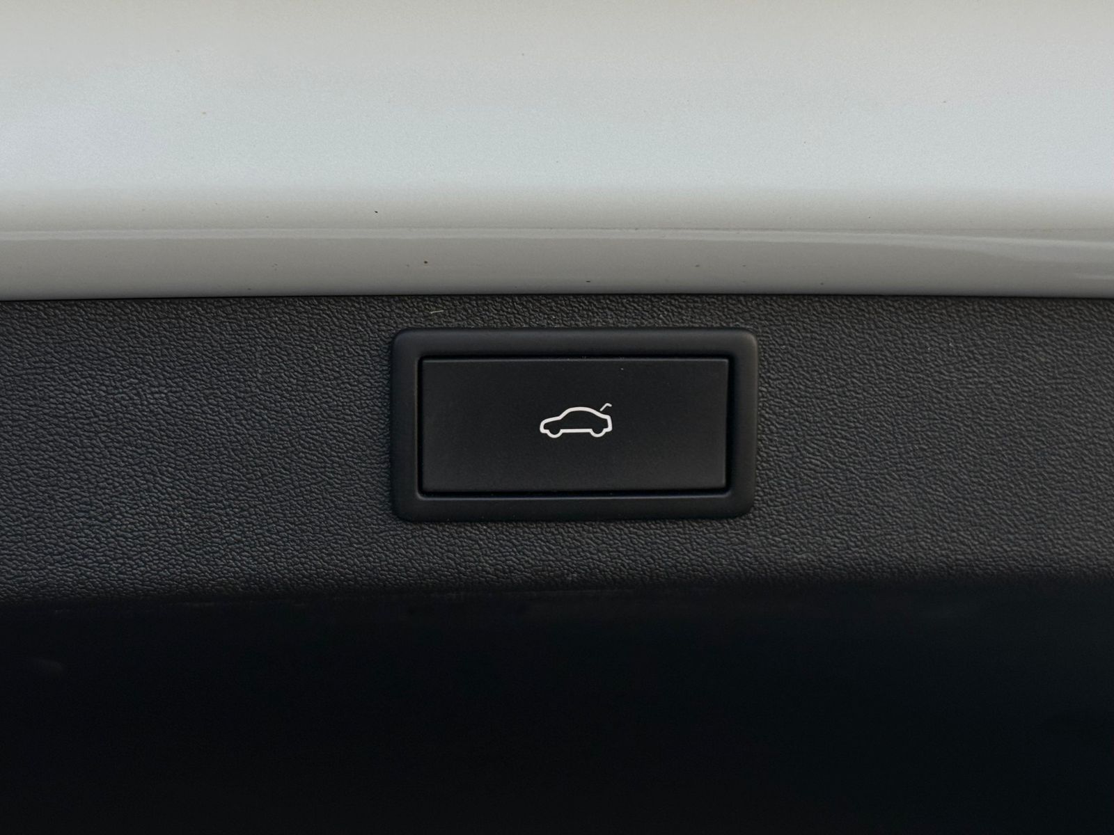 Fahrzeugabbildung SKODA Enyaq 80 Loft CCS+WÄPU+NAV+SHZ+KAM+ACC+AMBI+CARP