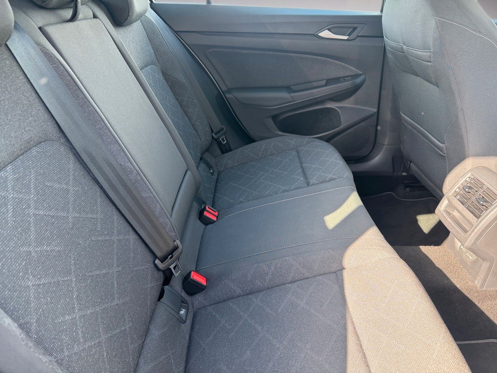 Fahrzeugabbildung Volkswagen Golf VIII Variant Life eTSI