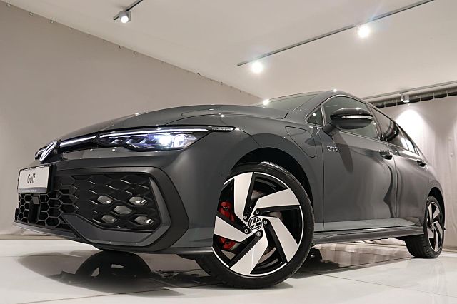 Golf GTE 1.5 DSG BlackStyle AHK Winterr. PANO KA