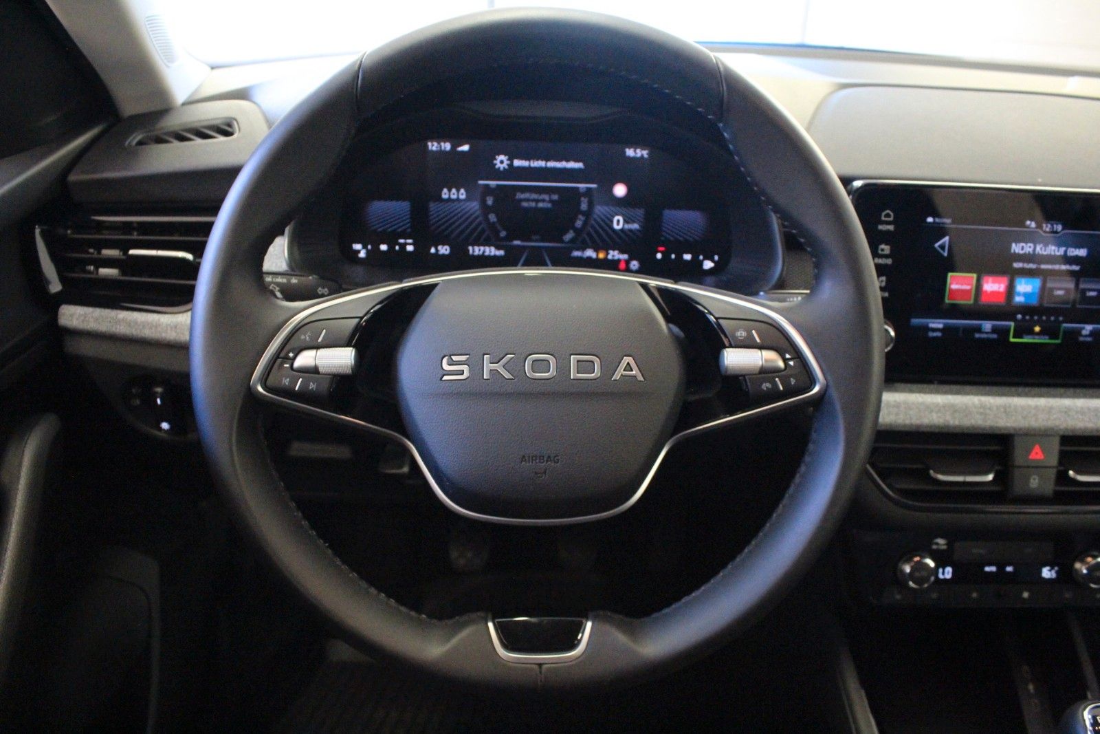 Fahrzeugabbildung SKODA Kamiq 1.0 TSI 85kW Selection *AHK schwenkbar*