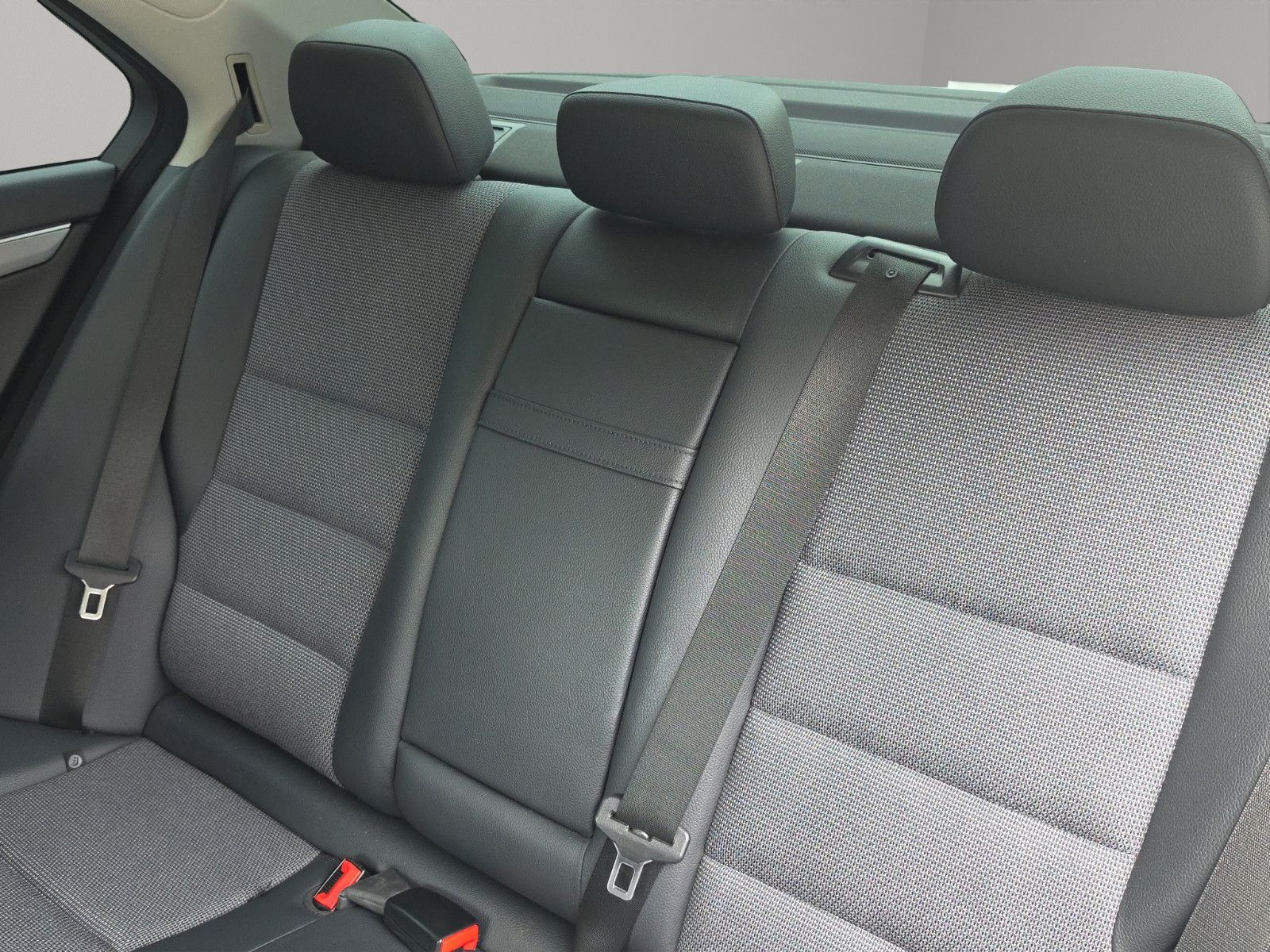 Fahrzeugabbildung Mercedes-Benz C 200 CGI BlueEfficiency AVANTGARDE/AUTOMATIK