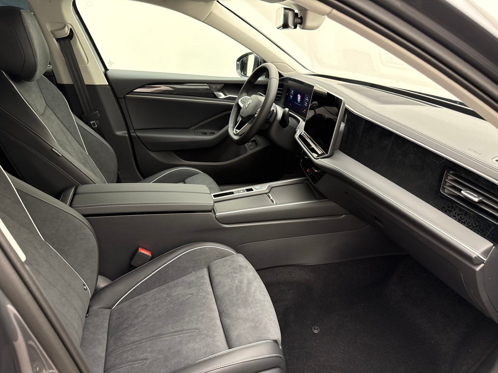 Volkswagen Passat Variant 1.5 eHybrid DSG Business IQ.17AHK imagem 3