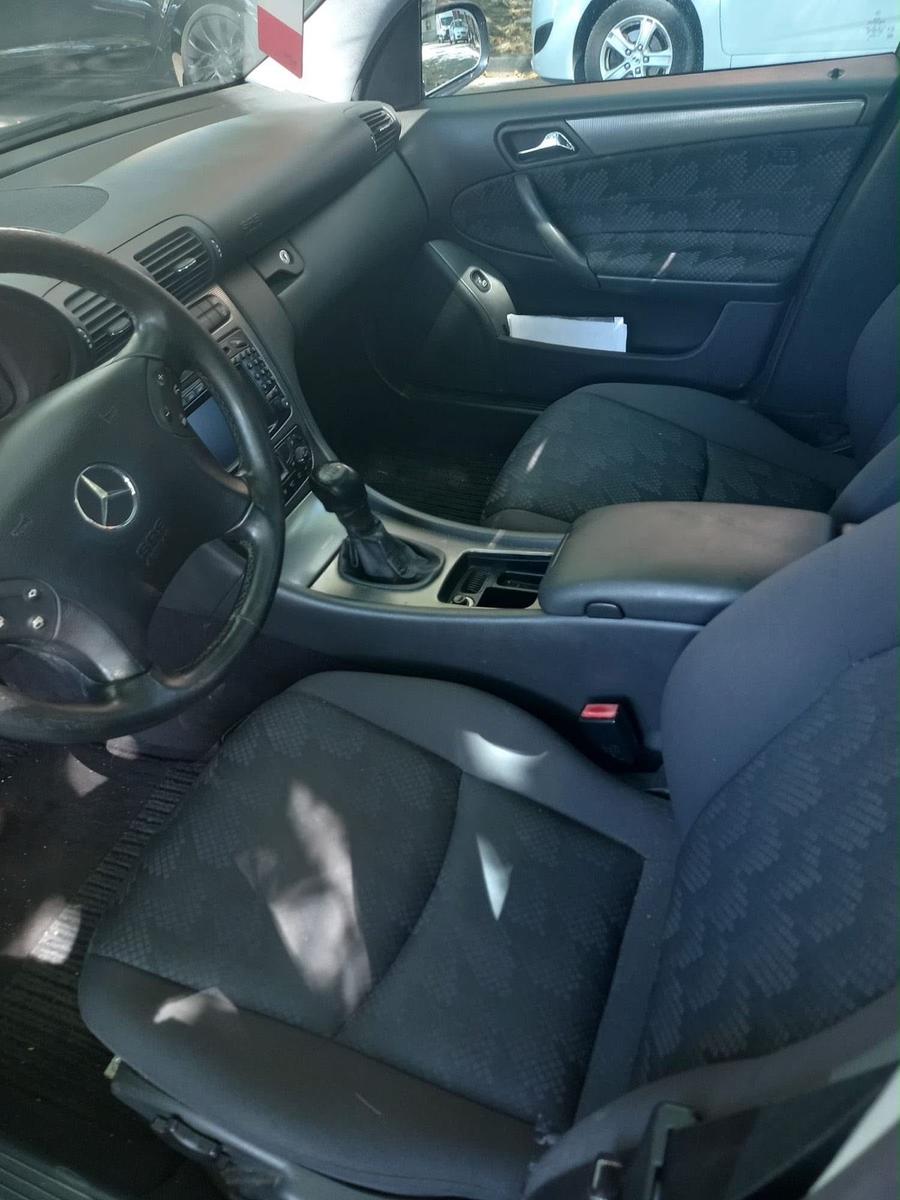 Mercedes-Benz C200 2004 — photo 14