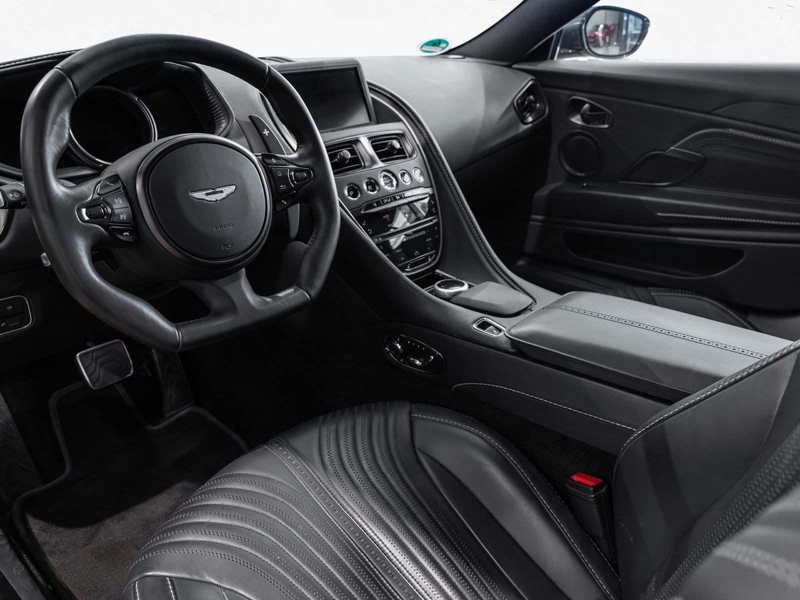 Fahrzeugabbildung Aston Martin DB11 V8 Coupé - Aston Martin Hamburg