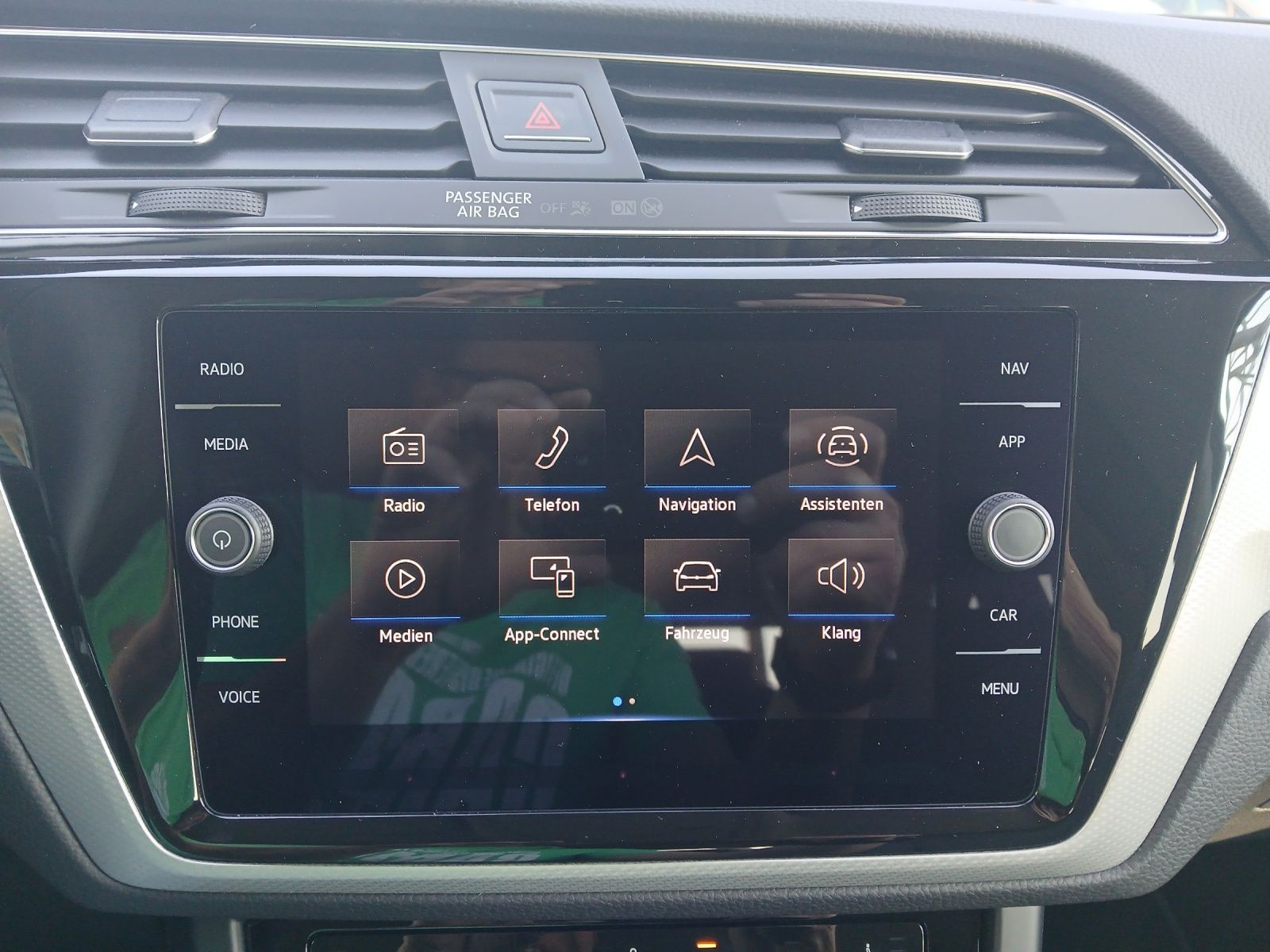 Fahrzeugabbildung Volkswagen Touran TSI Move DSG 7-Si Navi AID ACC PDC SH LM