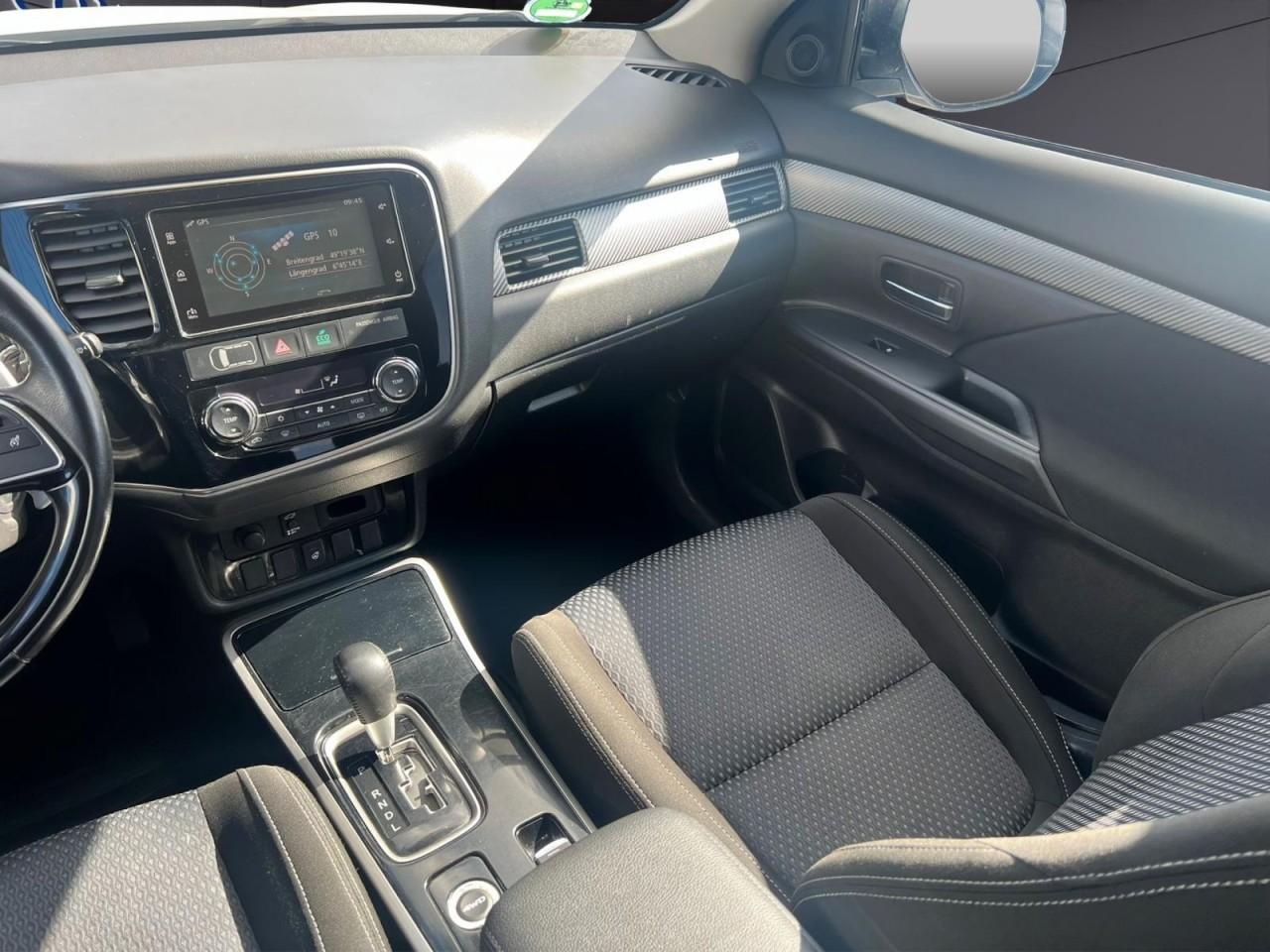Mitsubishi Outlander 4x4 KLIMA,NAVI,PDC,360CAM,SHZ,XENON,BT