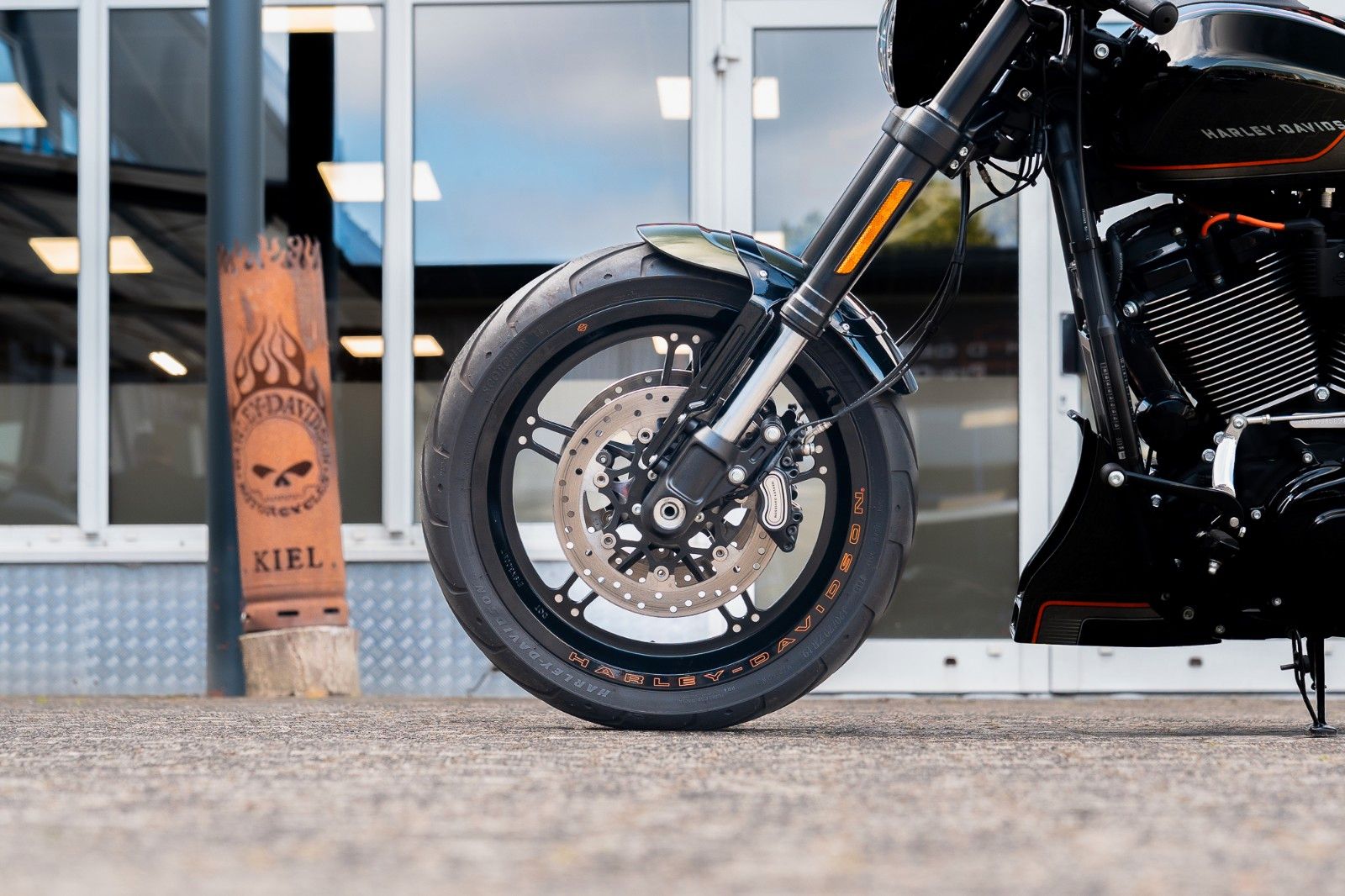 Fahrzeugabbildung Harley-Davidson FXDRS 114 CUI - KESSTECH - SEITLICHER KZH