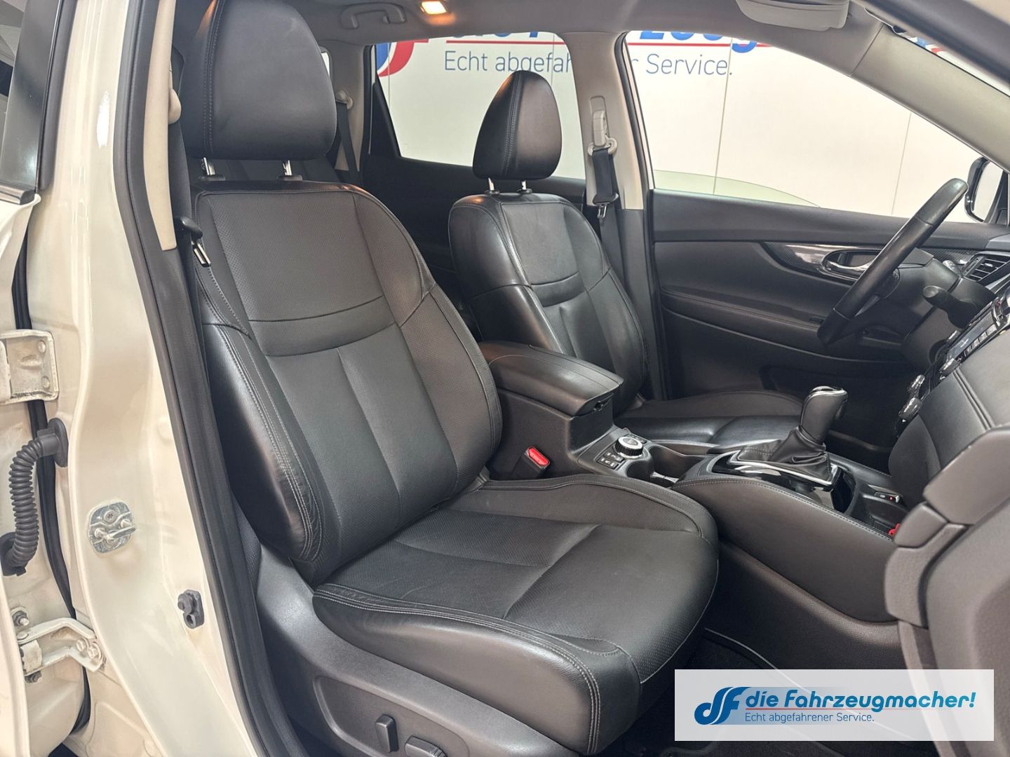 Fahrzeugabbildung Nissan X-Trail Tekna 4x4 2.0 dCi Panorama Navi Soundsys