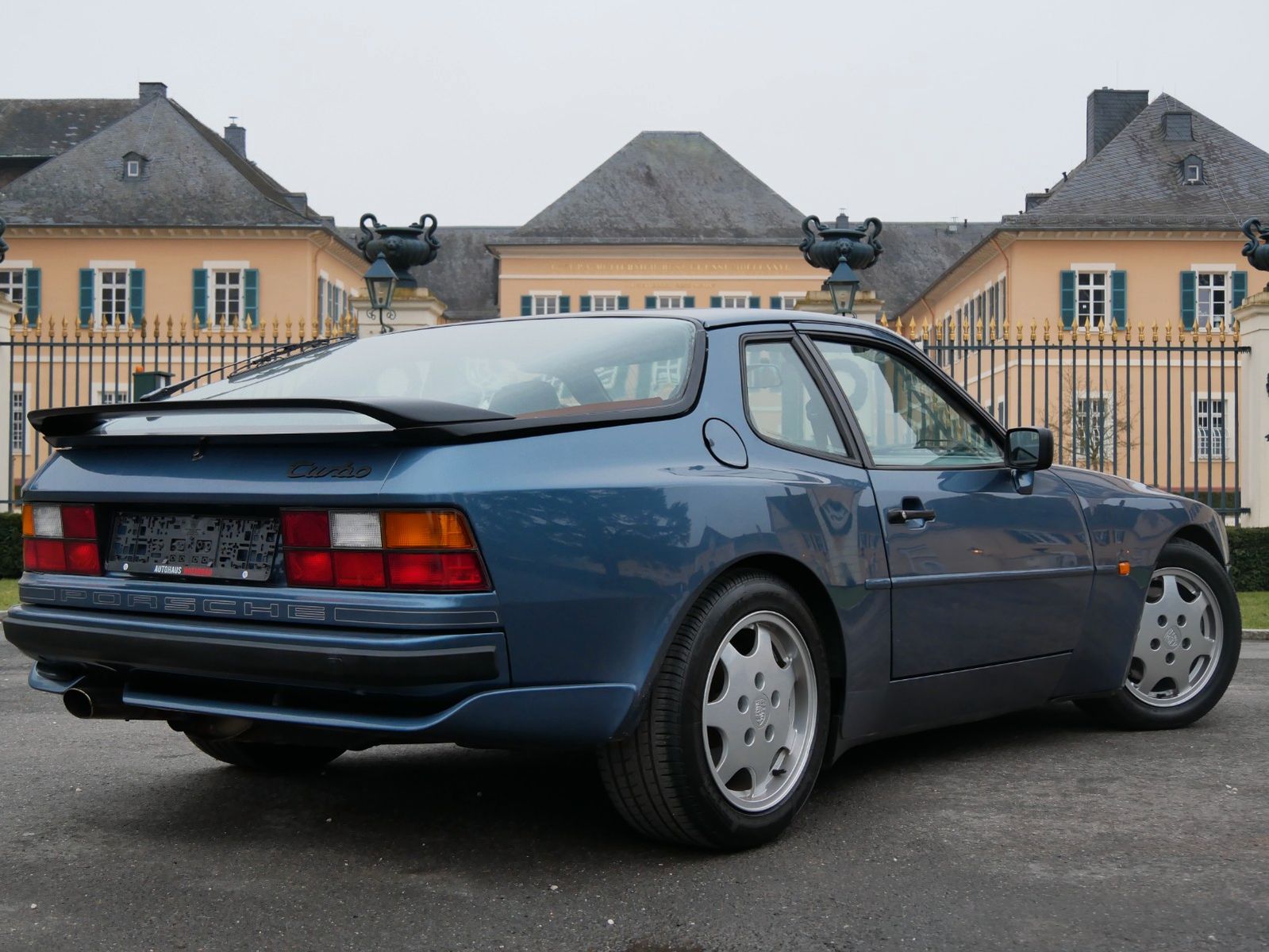 Fahrzeugabbildung Porsche 944 Turbo