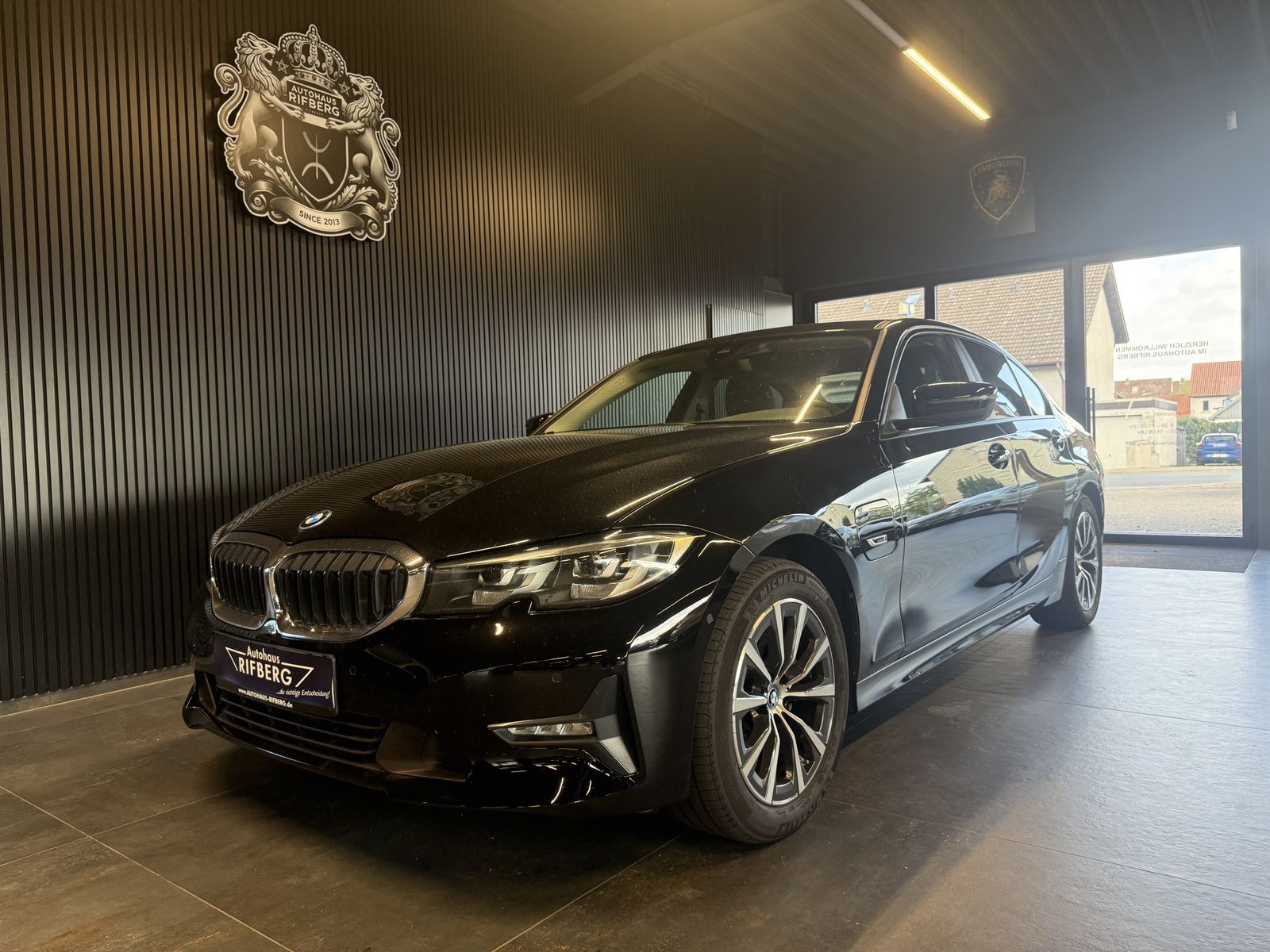 BMW 320  e LIMOUSINE ADVANTAGE/17Z/LIVE COCKPIT/LED