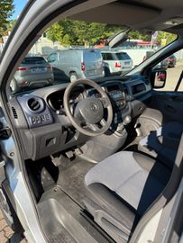 Opel Vivaro - 10