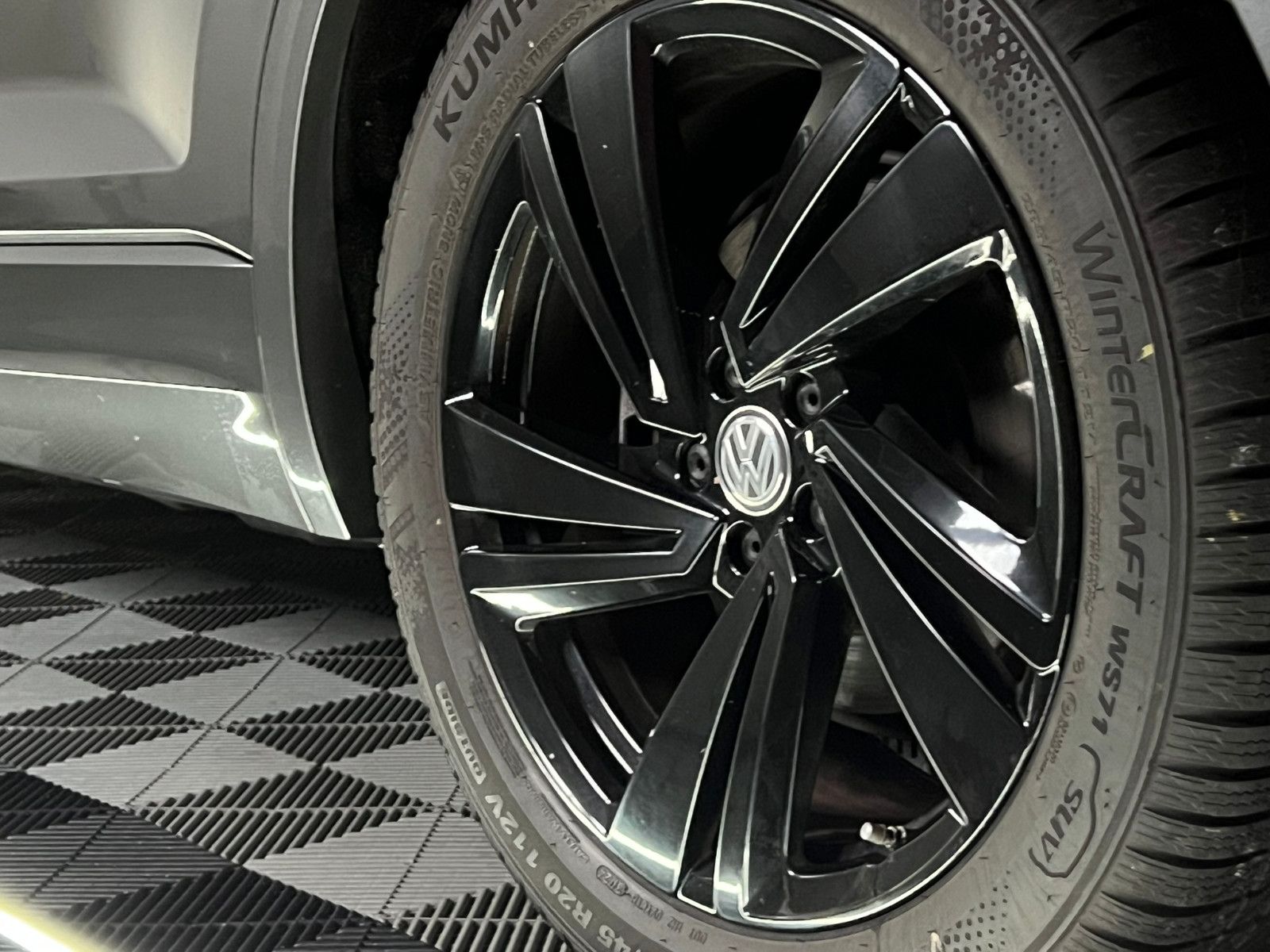 Fahrzeugabbildung Volkswagen Touareg R-LINE 4Motion/MASSAGE/ACC/AHK/INNOVIS.