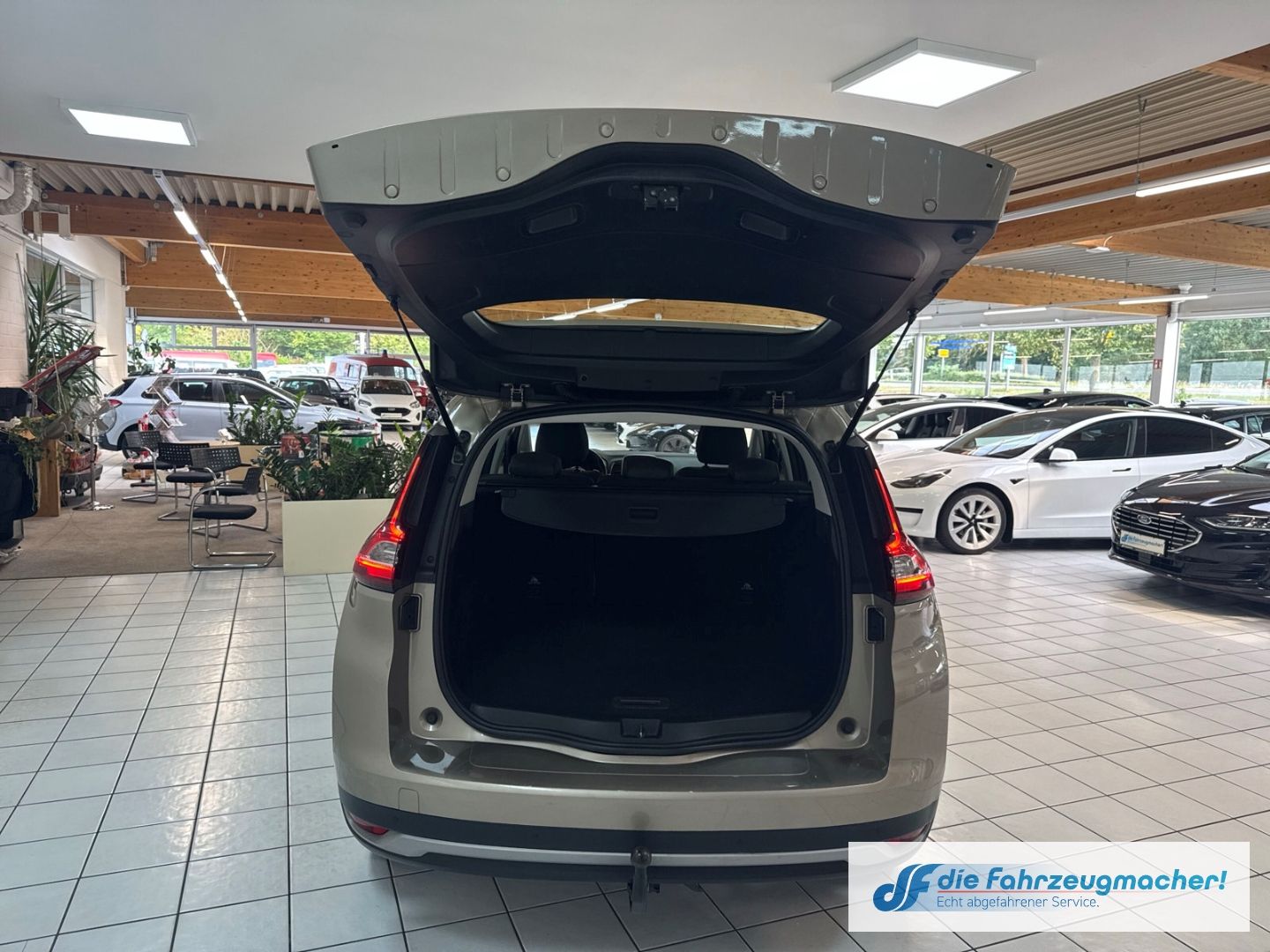 Fahrzeugabbildung Renault Scenic IV Grand Experience 1.5 dCi  DAB Keyless