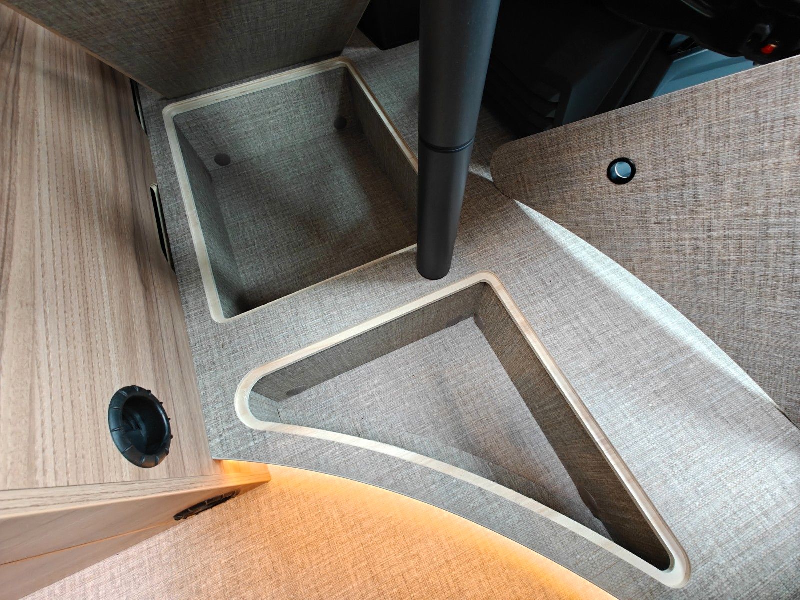 Fahrzeugabbildung Bürstner Campeo C 600 B66 - Lithium, Solar, AHK, Leder -