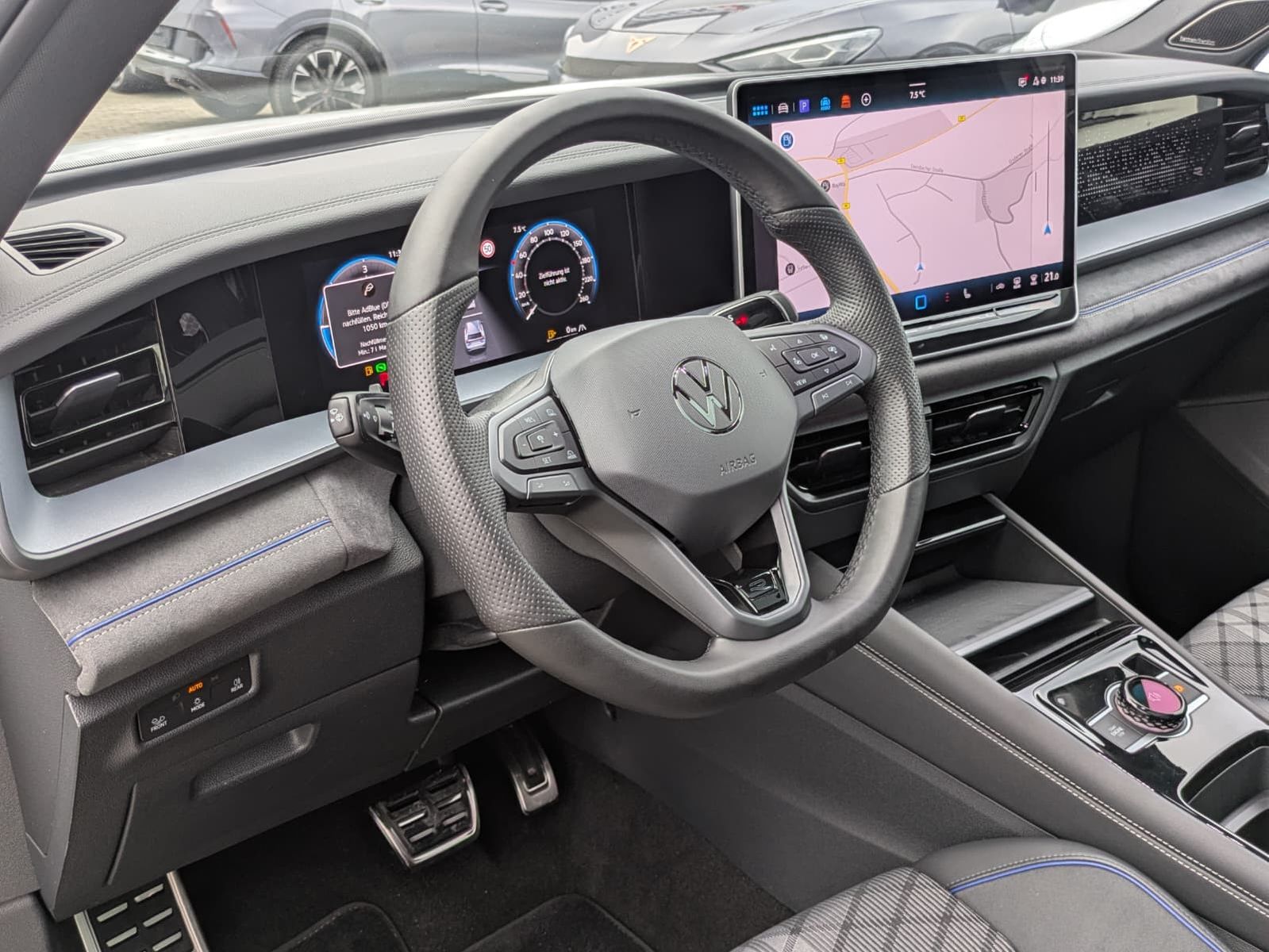 Fahrzeugabbildung Volkswagen Tayron 2.0 TDI 4M R-Line BLACK*7S*AHK*PANO*HUD